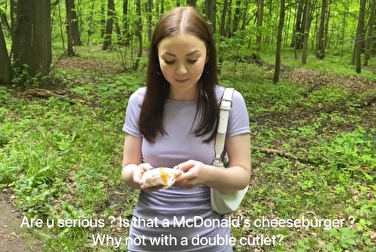 Ломалась, а за санкционный бургер на колени встала и отсосала